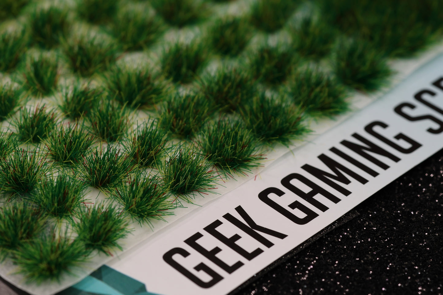 Tufts - Summer Self Adhesive Static Grass Tufts x 140 - Geek Gaming Scenics