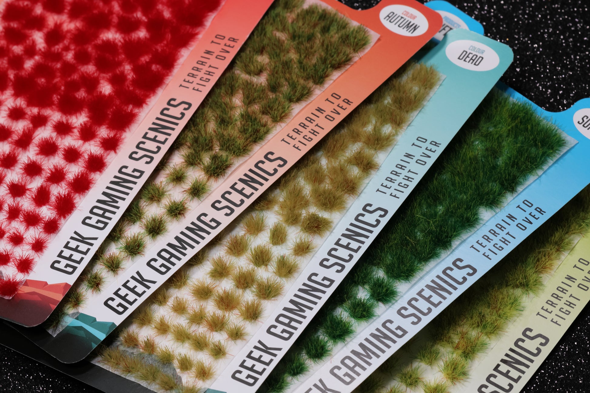 Tufts - Summer Self Adhesive Static Grass Tufts x 140 - Geek Gaming Scenics